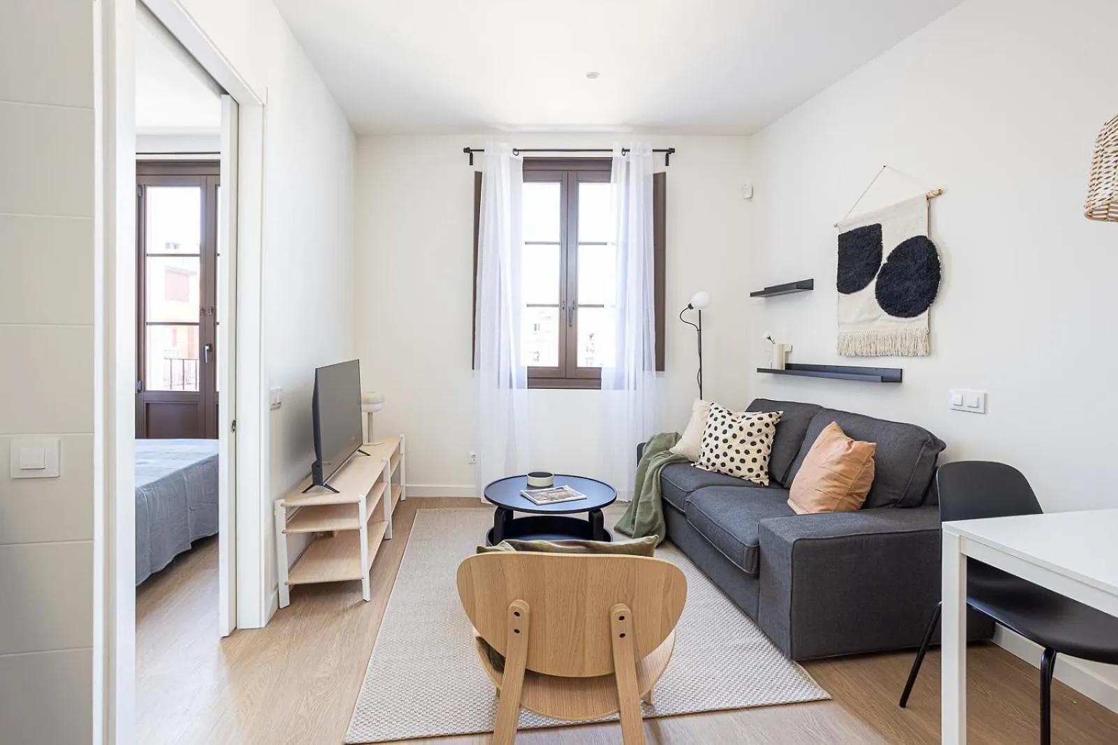Modern 1 Bedroom Apartments Near Drassanes contacts